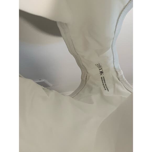 Berlook White Textured Plunge One-Piece Swimsuit NWT size large‎ - Picture 8 of 8